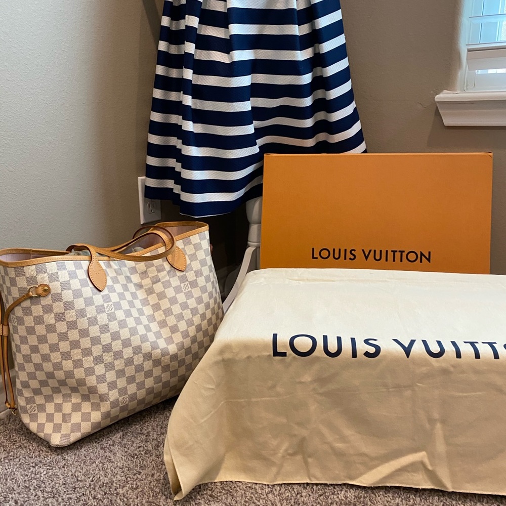 Authentic Louis Vuitton GM shoulder bag or handbag